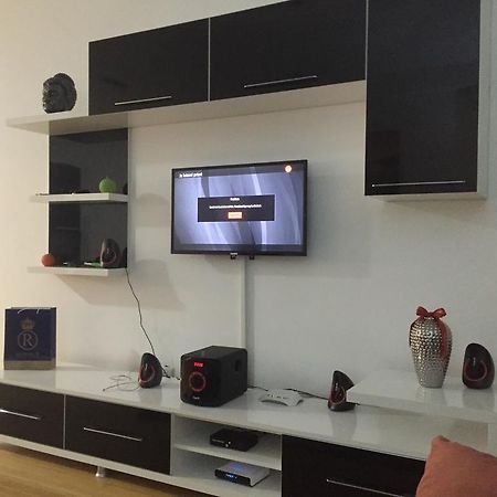 Apartment Royal Pristina Esterno foto