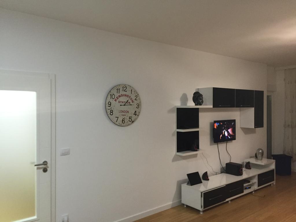 Apartment Royal Pristina Esterno foto